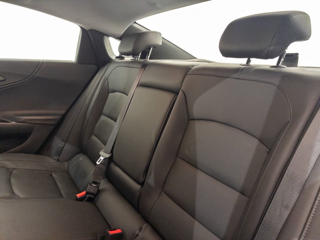 Used 2019 Chevrolet Malibu Hybrid w/ Leather Package image 13