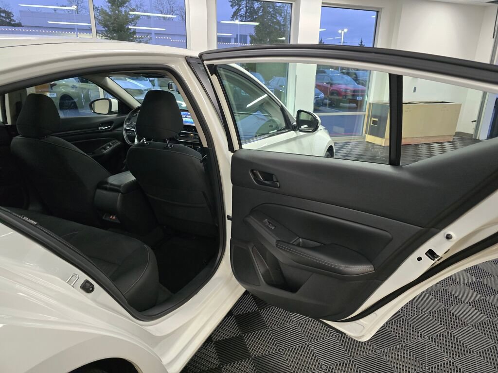 Used 2024 Nissan Altima 2.5 SV w/ SV Premium Package image 38