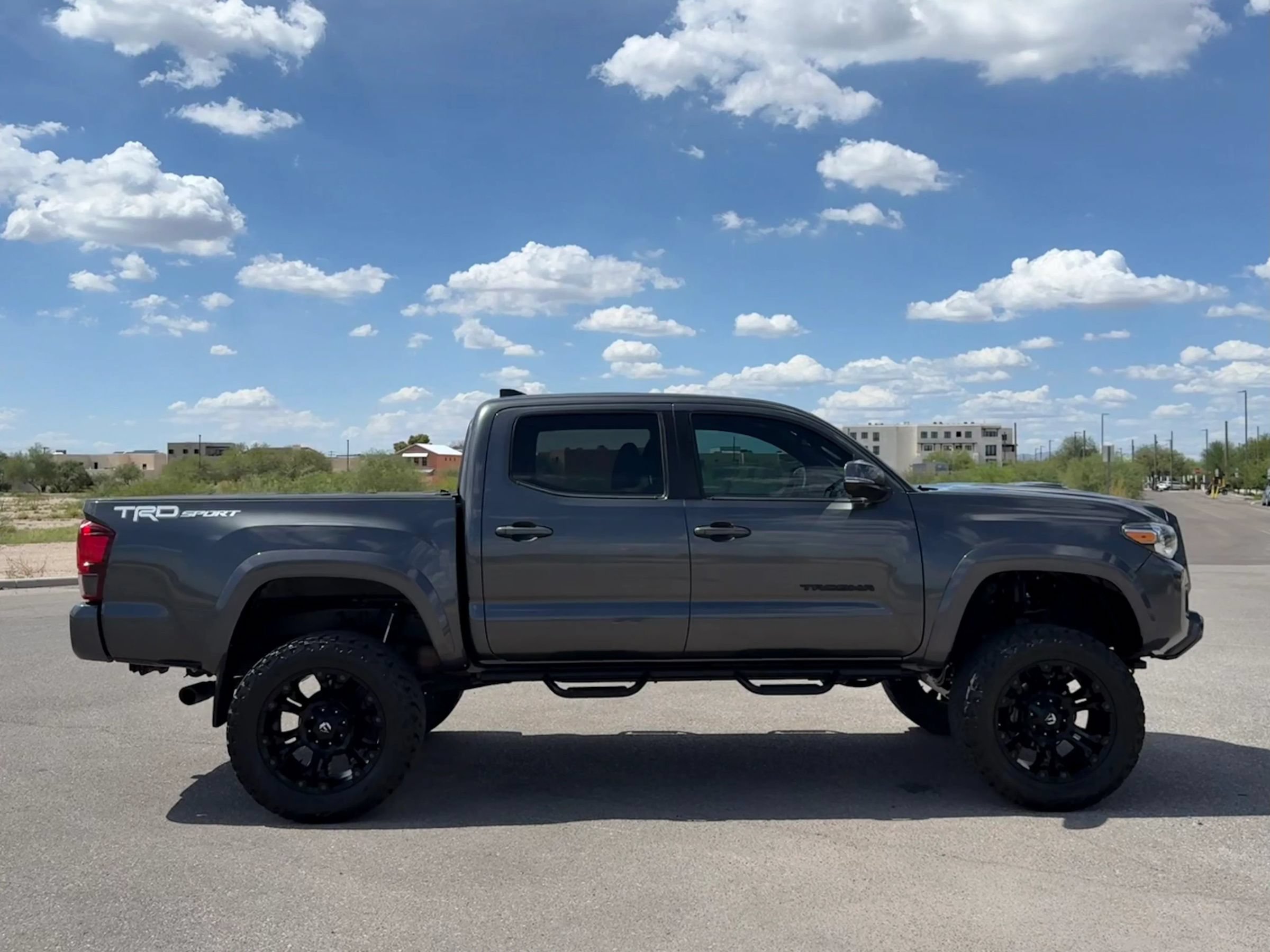 Used 2019 Toyota Tacoma TRD Sport w/ Technology Package RWD image 6