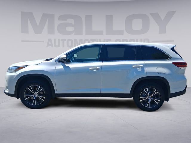 Used 2019 Toyota Highlander LE w/ Carpet Mat Package (TMS) AWD/4WD image 2