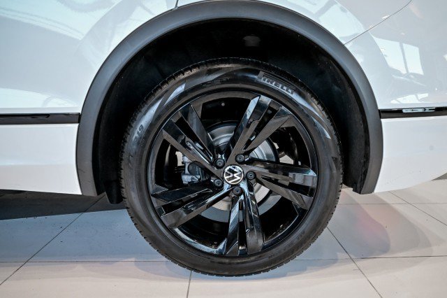Used 2024 Volkswagen Tiguan SE R-Line image 42