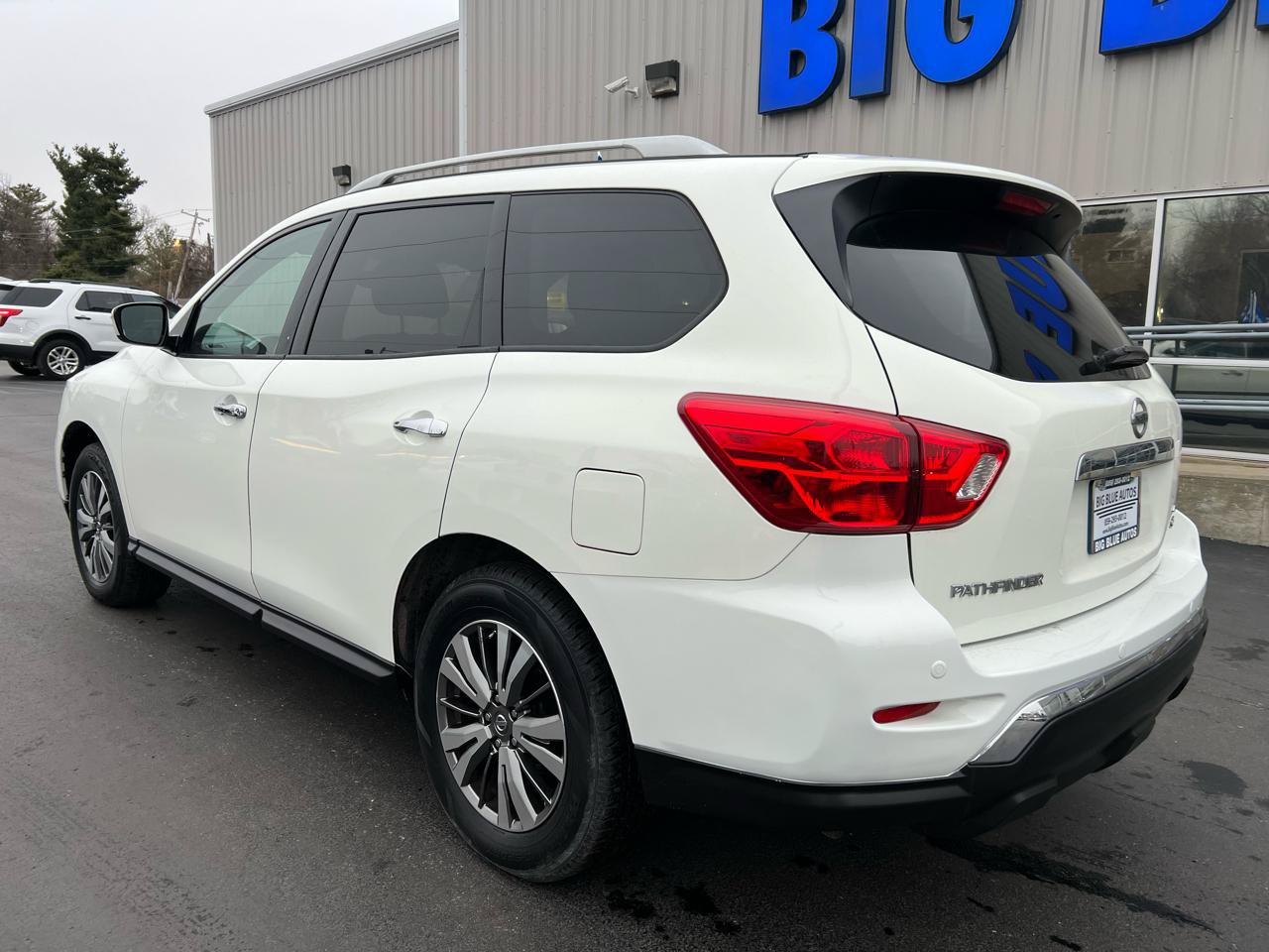 Used 2018 Nissan Pathfinder SV AWD/4WD image 3