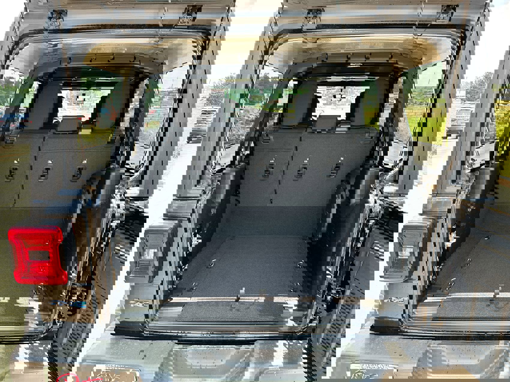 New 2023 Jeep Wrangler Rubicon w/ Cold Weather Group image 23