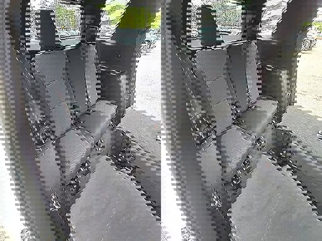 Used 2023 Chevrolet Traverse LT image 45