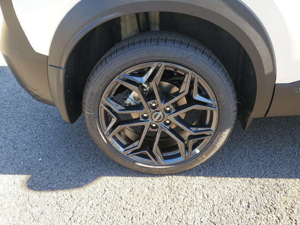 New 2027 Nissan Kicks SR w/ Cold Weather Package FWD image 5