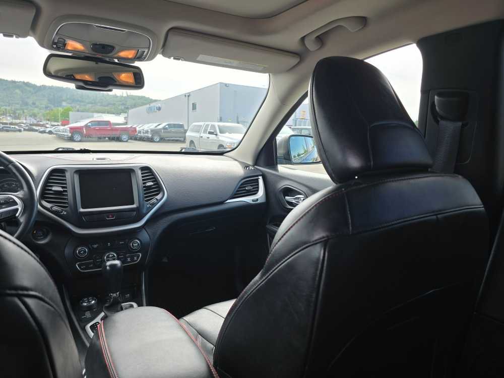 Used 2014 Jeep Cherokee Trailhawk w/ Comfort/Convenience Group AWD/4WD image 14
