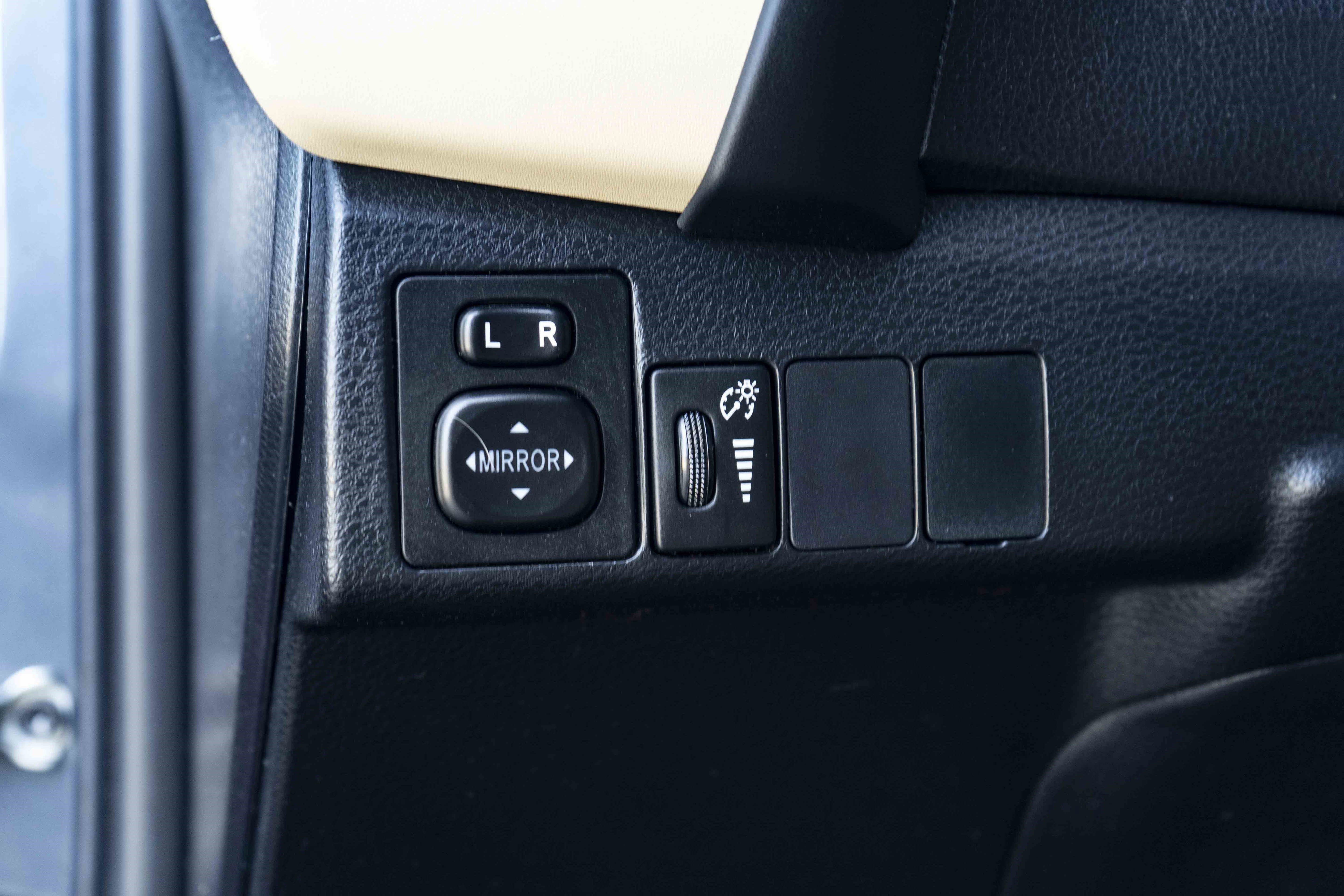 Used 2019 Toyota Corolla SE FWD image 33
