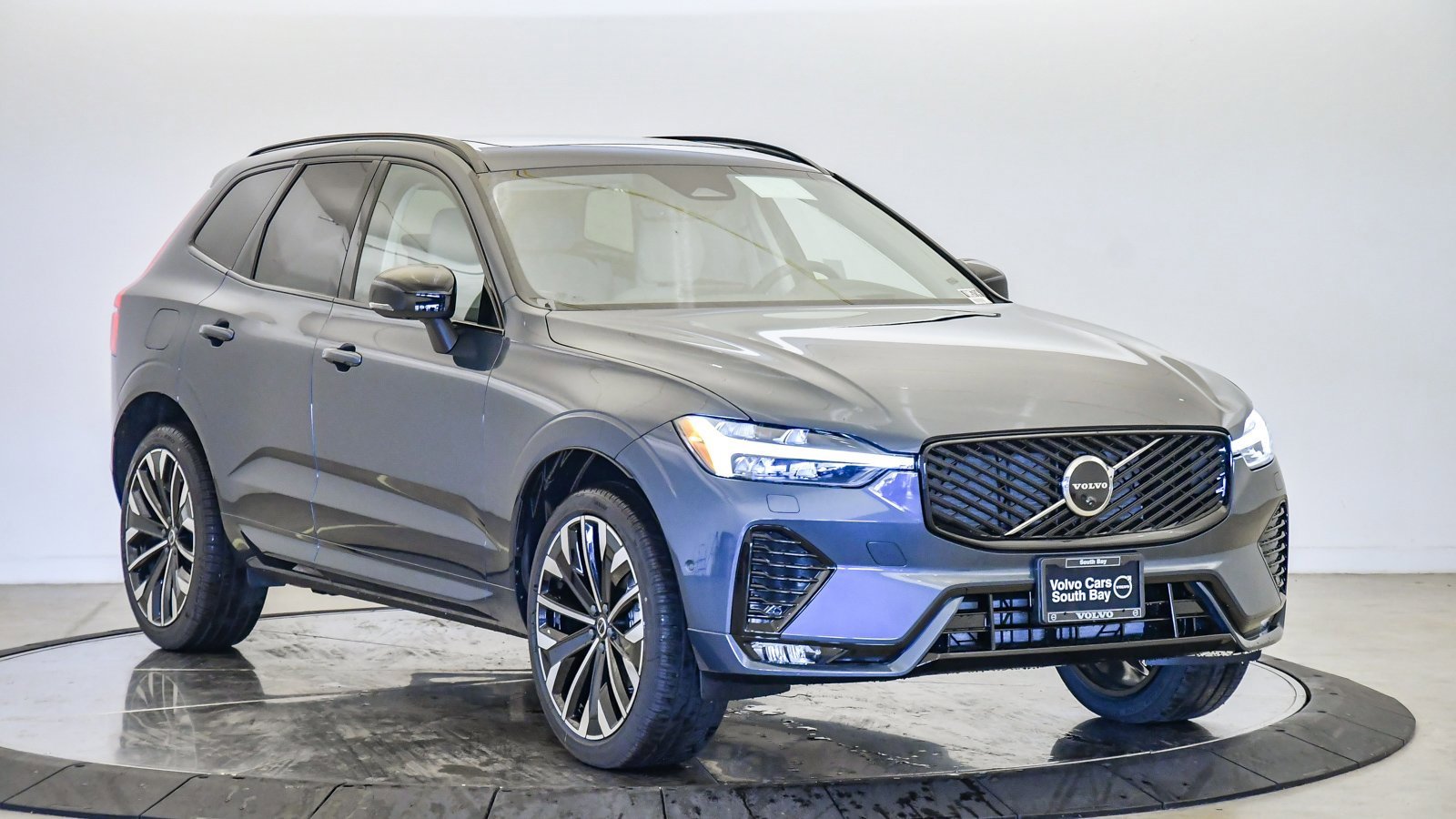 New 2026 Volvo XC60 B5 Ultra w/ Protection Package Premier image 6