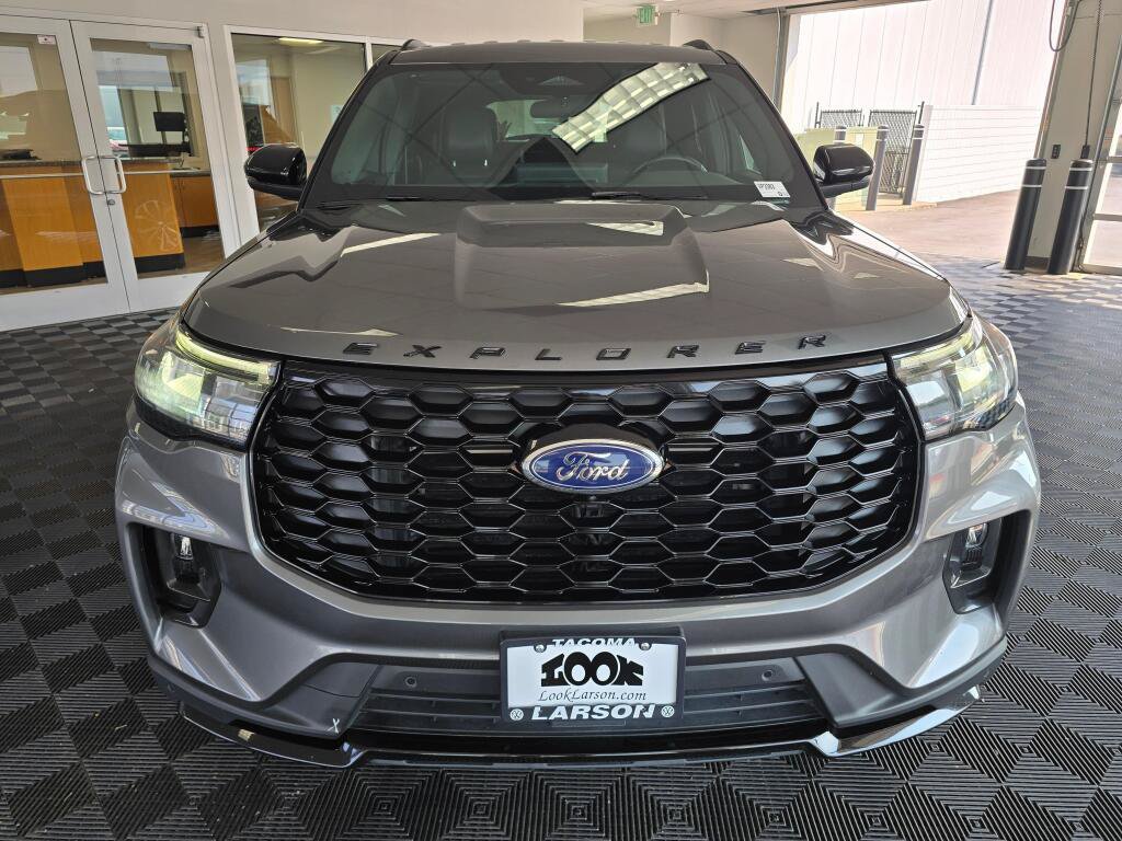 Used 2025 Ford Explorer ST-Line AWD/4WD image 8