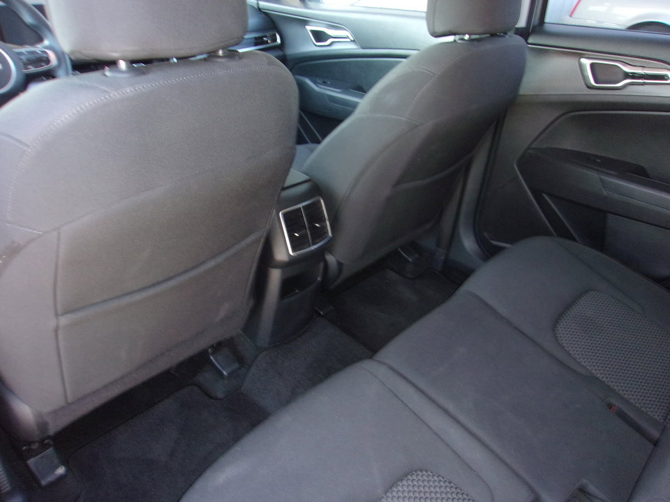Used 2023 Kia Sportage LX image 18