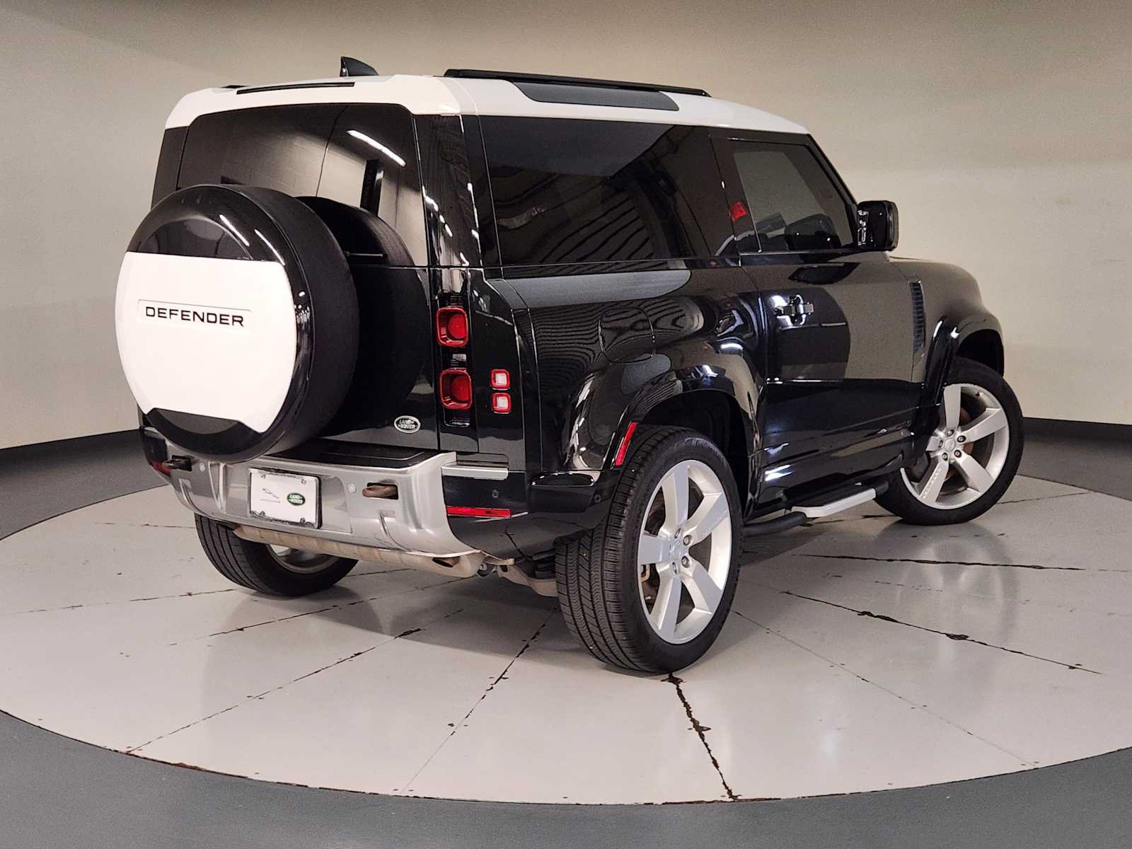 Used 2023 Land Rover Defender 90 SE AWD/4WD image 2