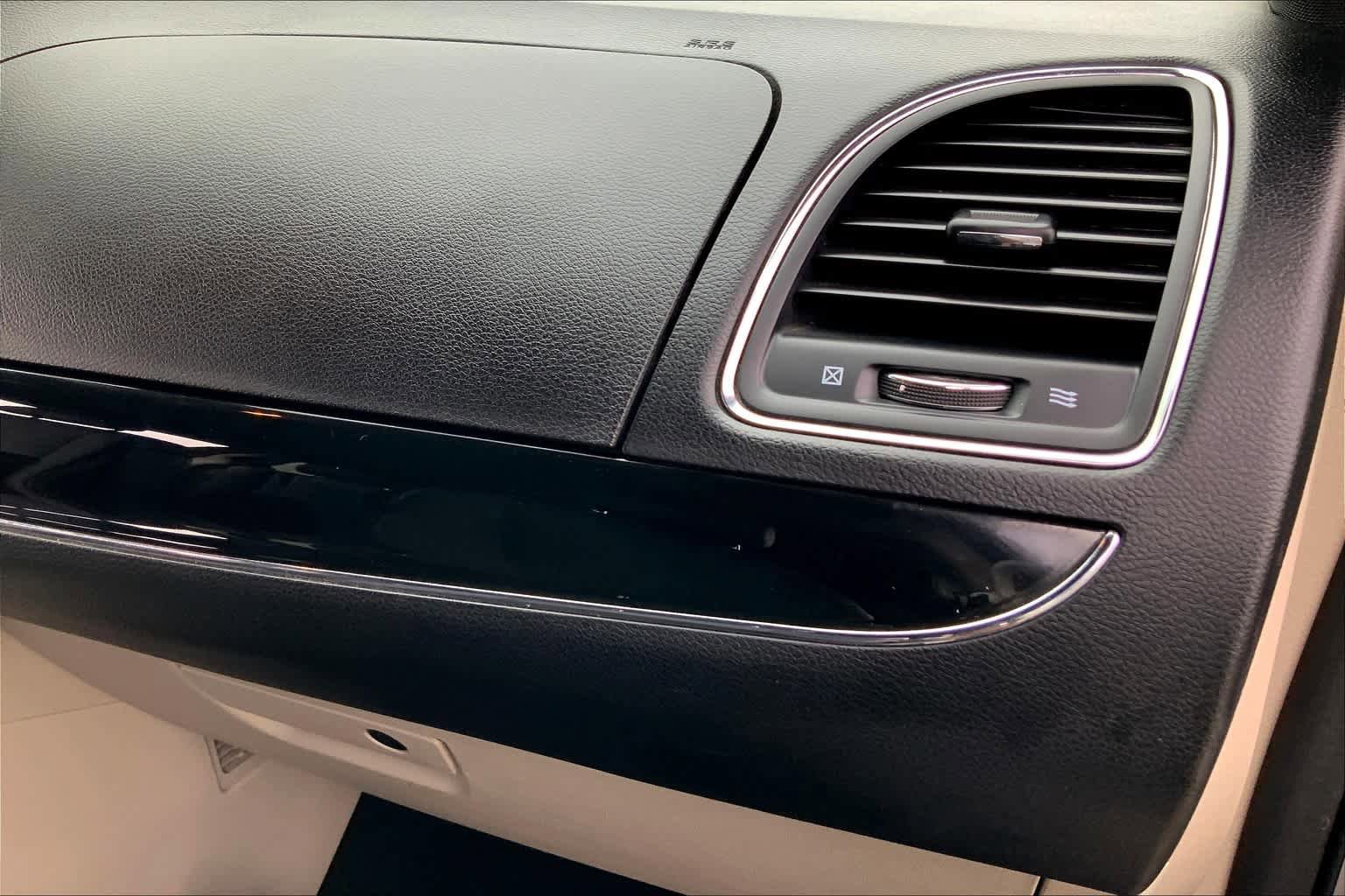 Used 2020 Dodge Grand Caravan SXT image 16
