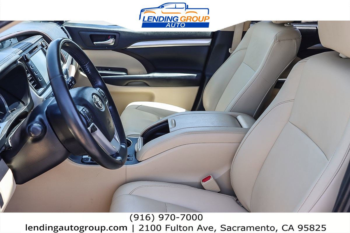 Used 2019 Toyota Highlander XLE w/ Carpet Mat Package (TMS) image 16