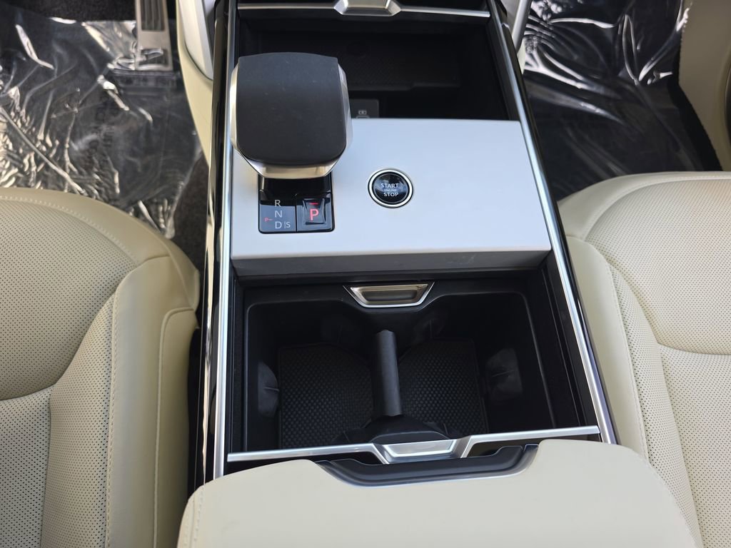 Certified 2025 Land Rover Range Rover SE AWD/4WD image 26