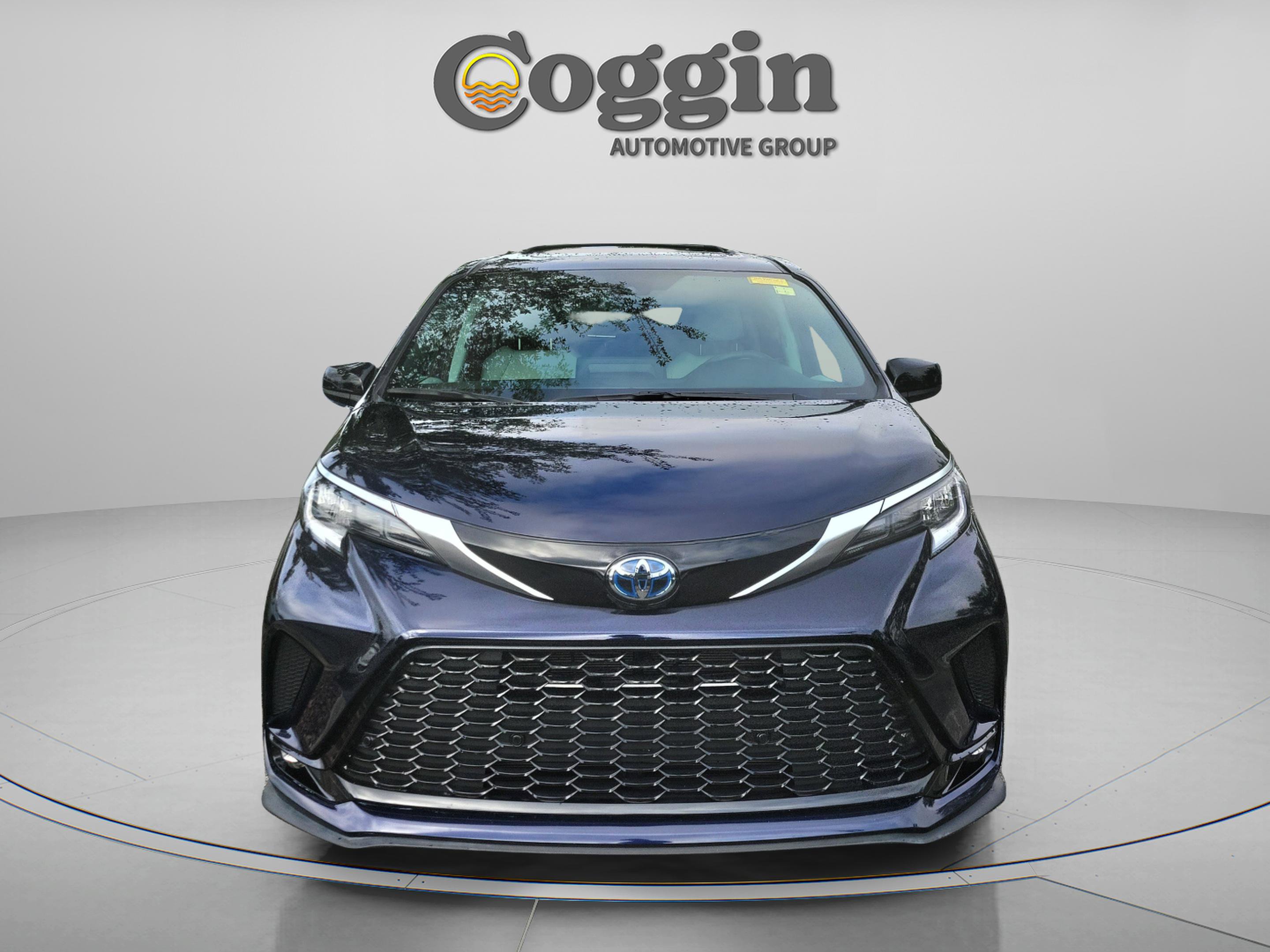 Certified 2024 Toyota Sienna XSE FWD image 10