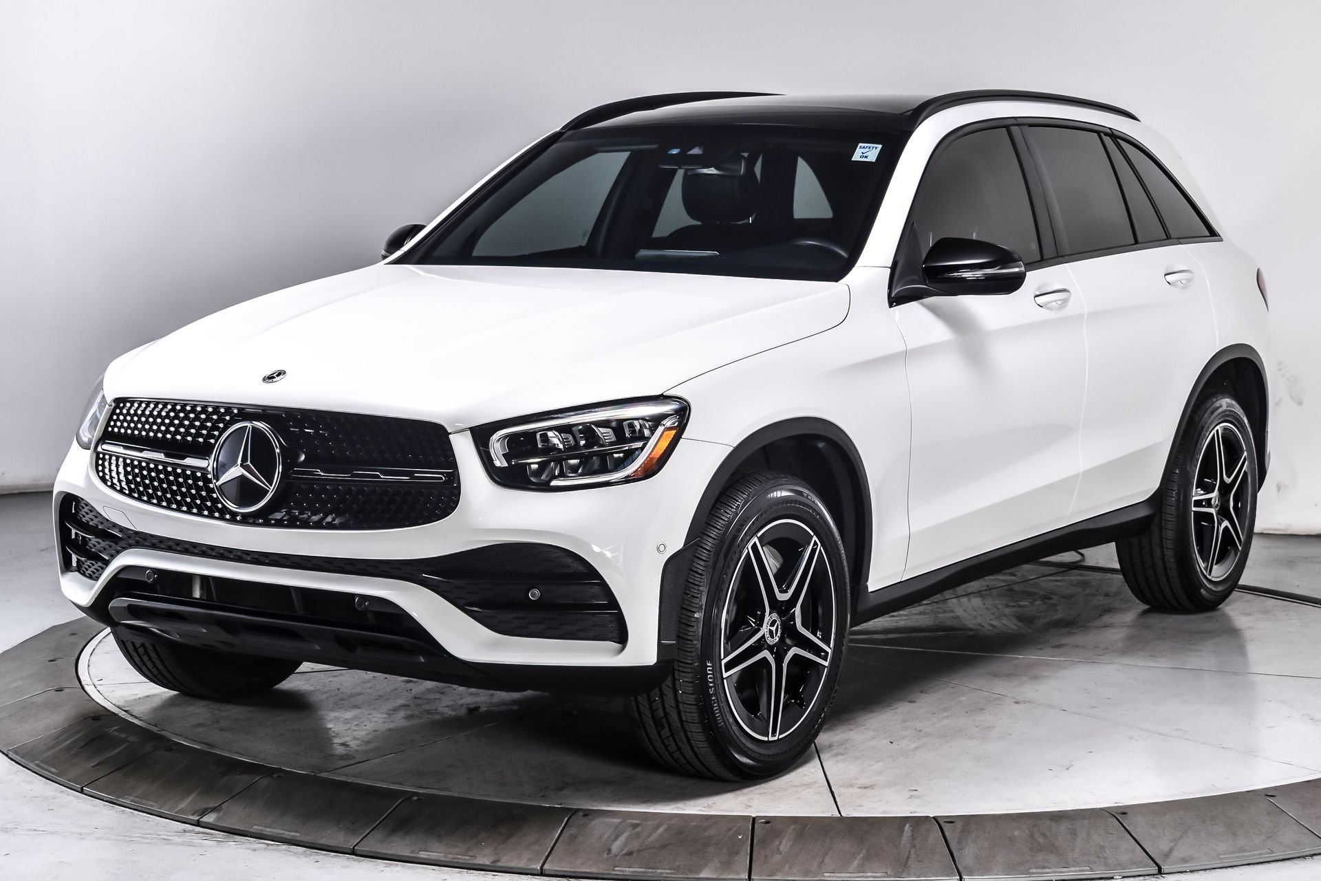 Used 2022 Mercedes-Benz GLC 300 4MATIC image 2