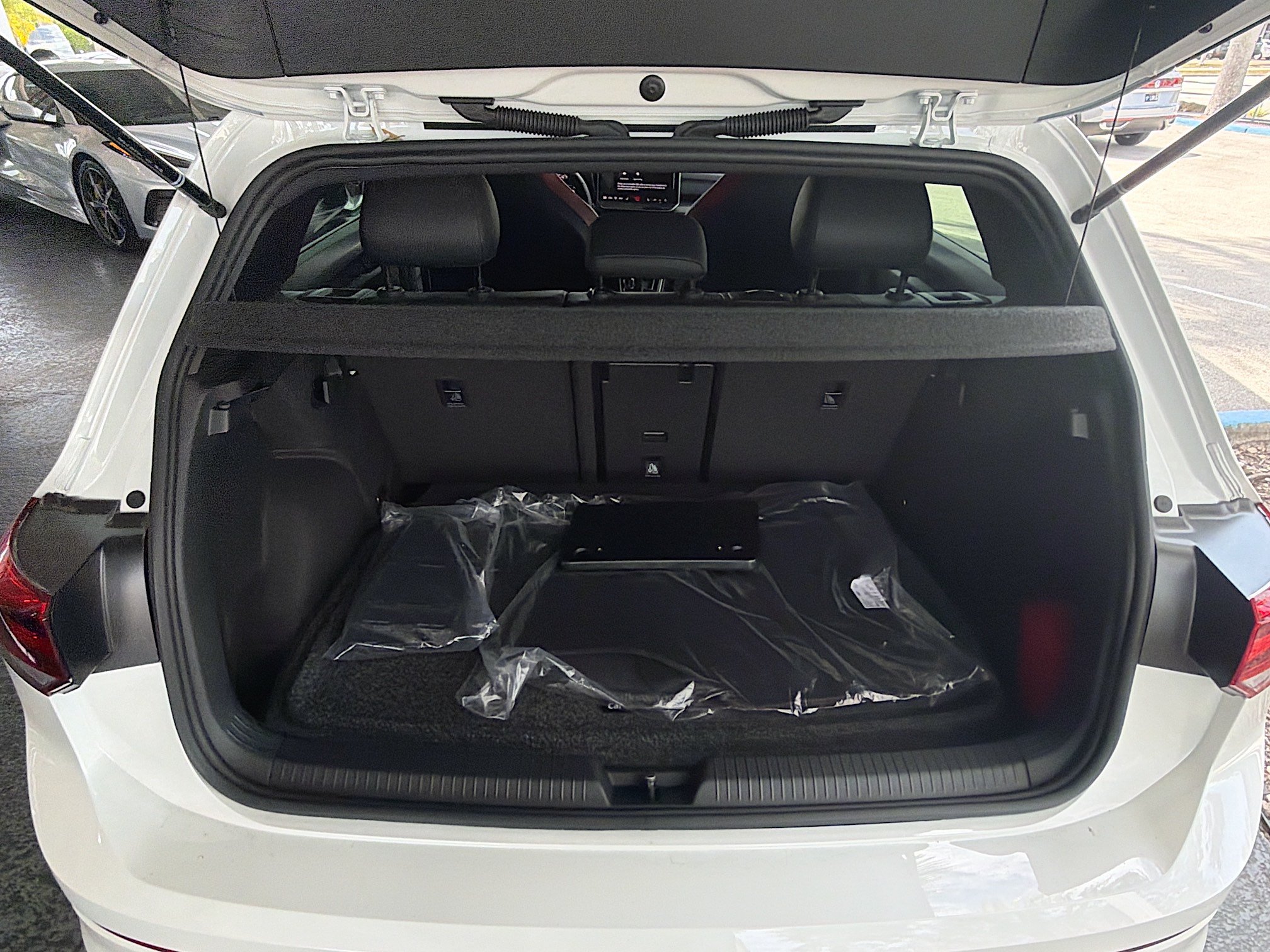 New 2026 Volkswagen GTI SE FWD image 21