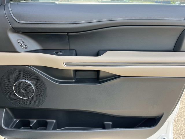 Used 2022 Ford Expedition XLT image 27