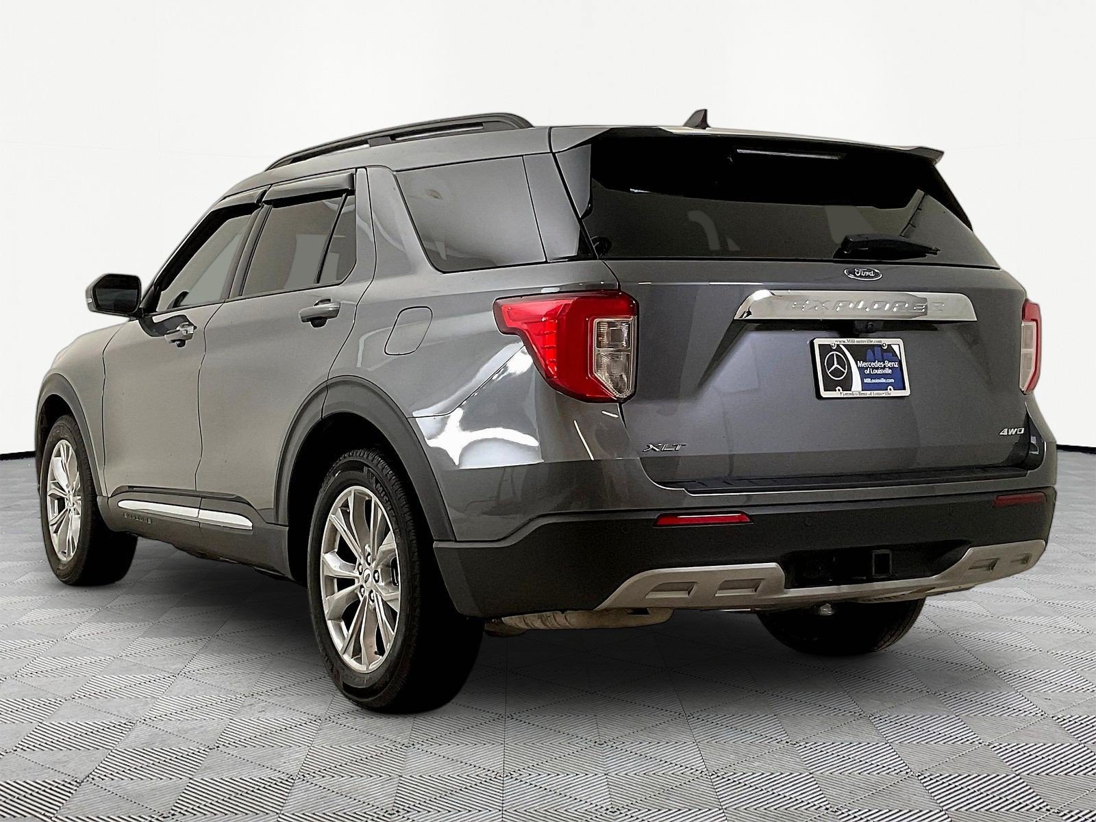 Used 2023 Ford Explorer XLT w/ Equipment Group 202A AWD/4WD image 4