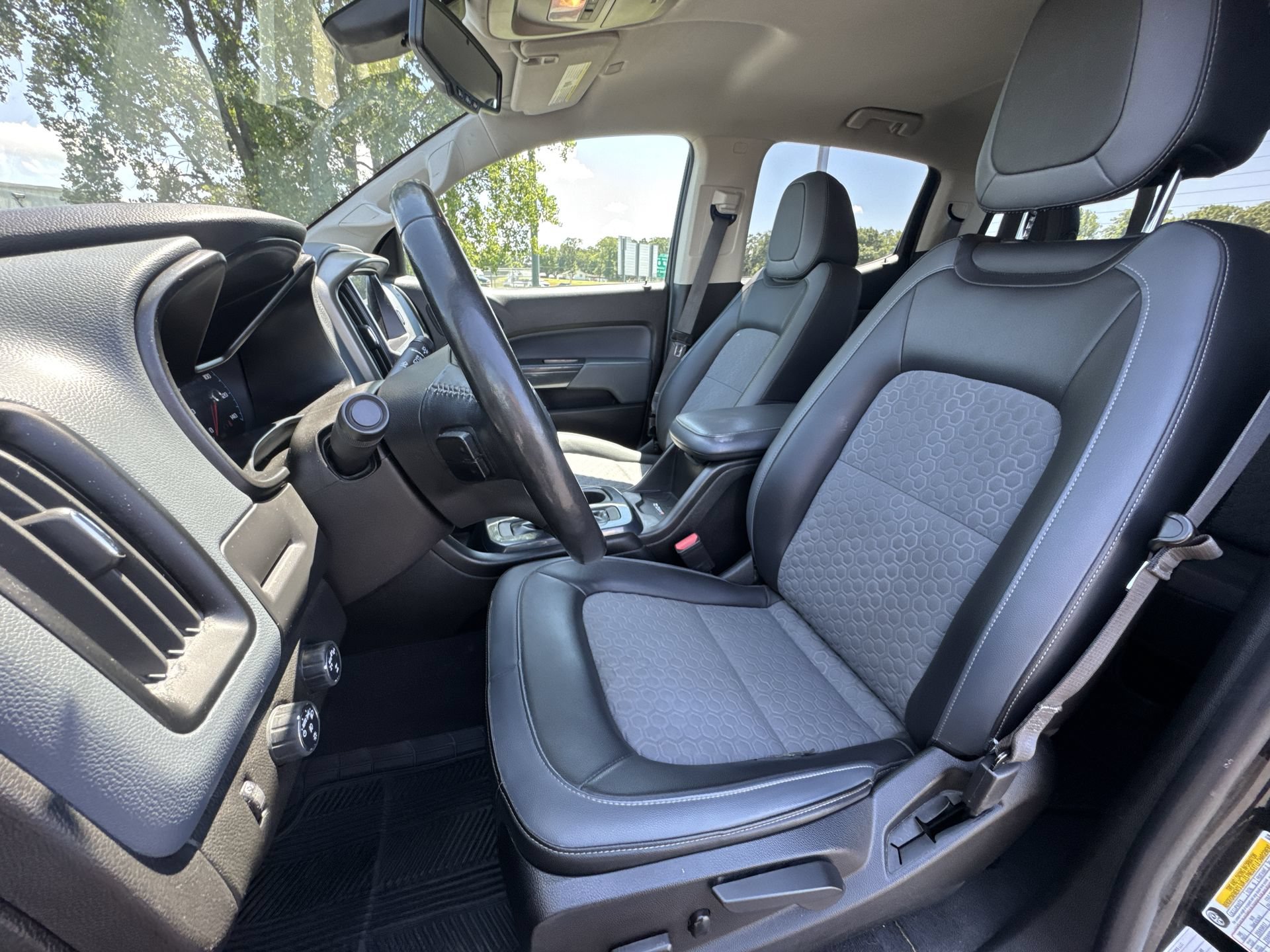 Used 2021 Chevrolet Colorado Z71 AWD/4WD image 11
