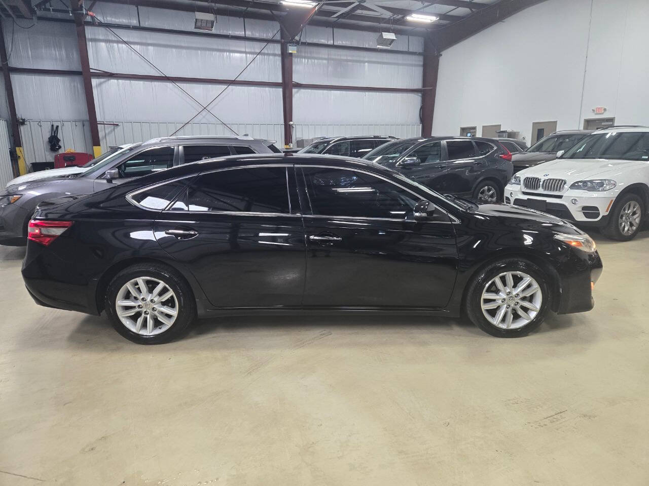 Used 2015 Toyota Avalon XLE FWD image 5