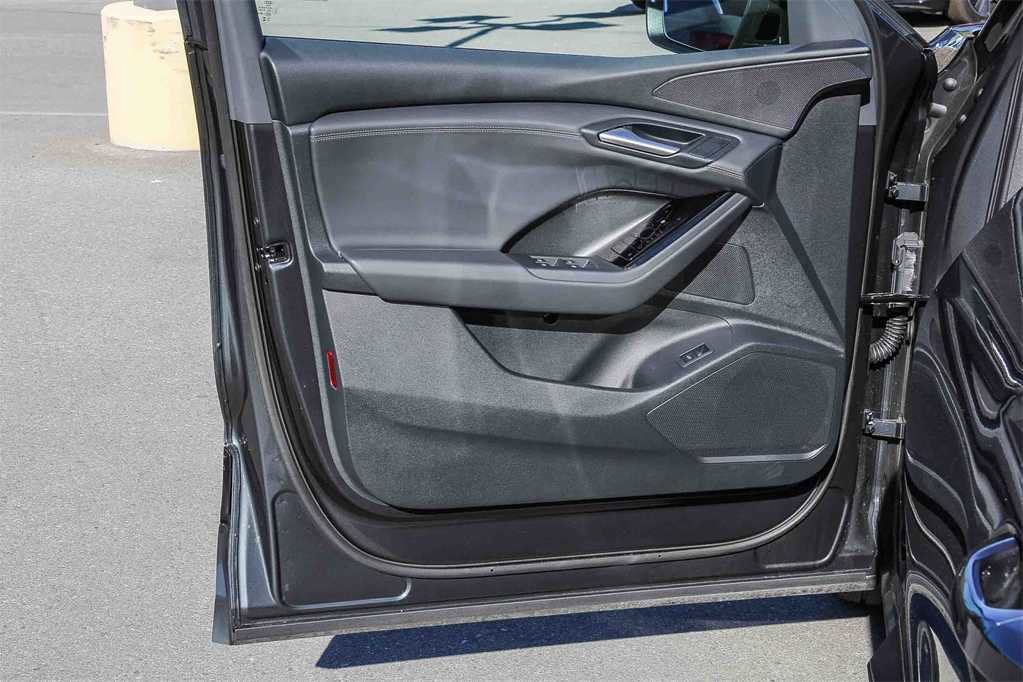 Used 2025 Audi Q6 e-tron Premium w/ Convenience Package image 22