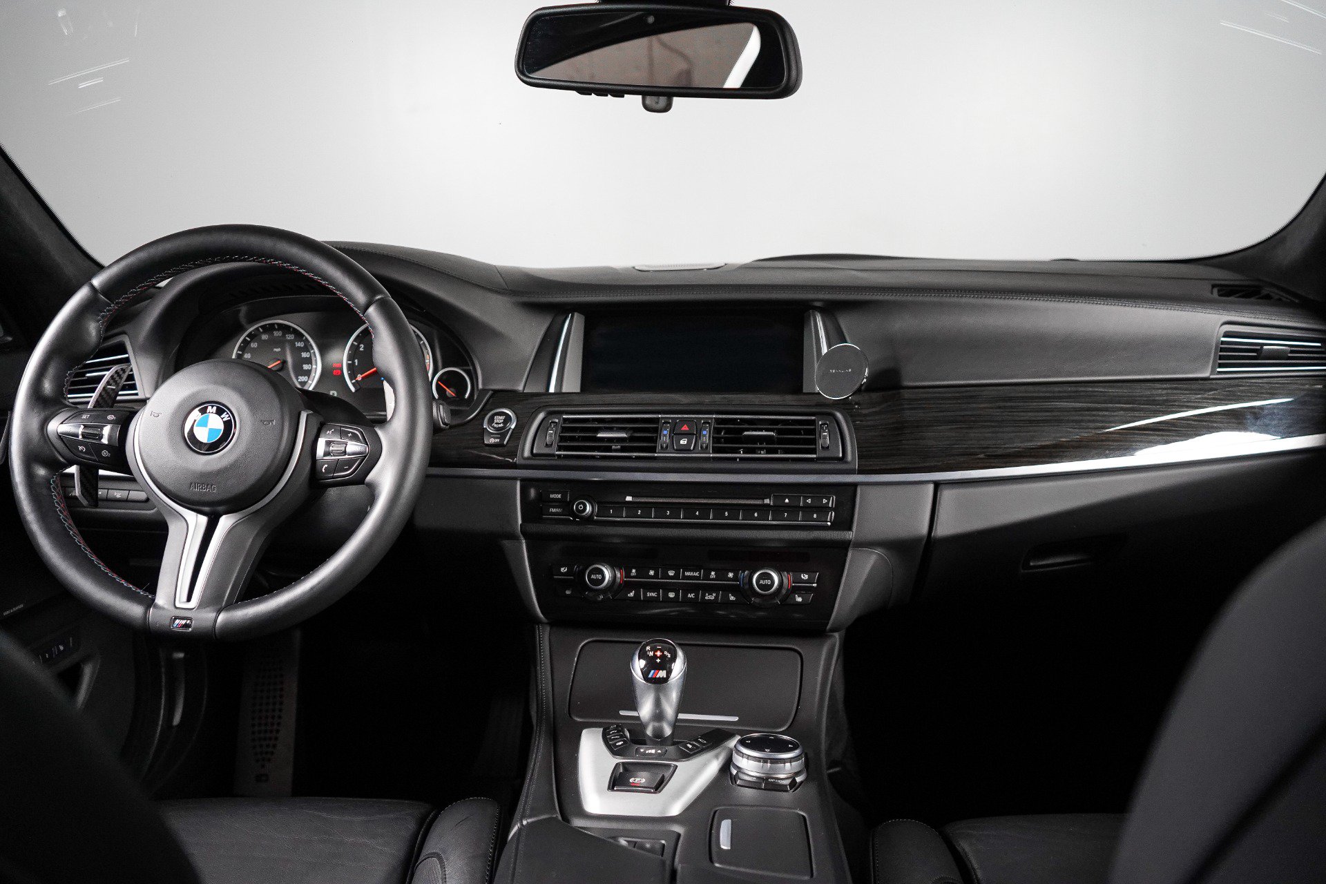 Used 2014 BMW M5 RWD image 65