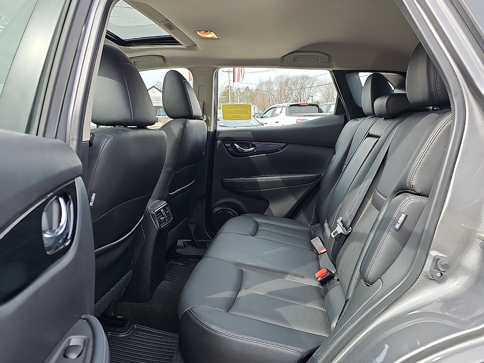 Used 2021 Nissan Rogue Sport SL w/ Premium Package image 10