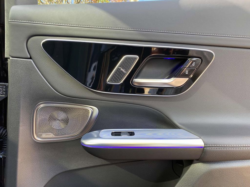 Certified 2025 Mercedes-Benz GLC 300 image 12