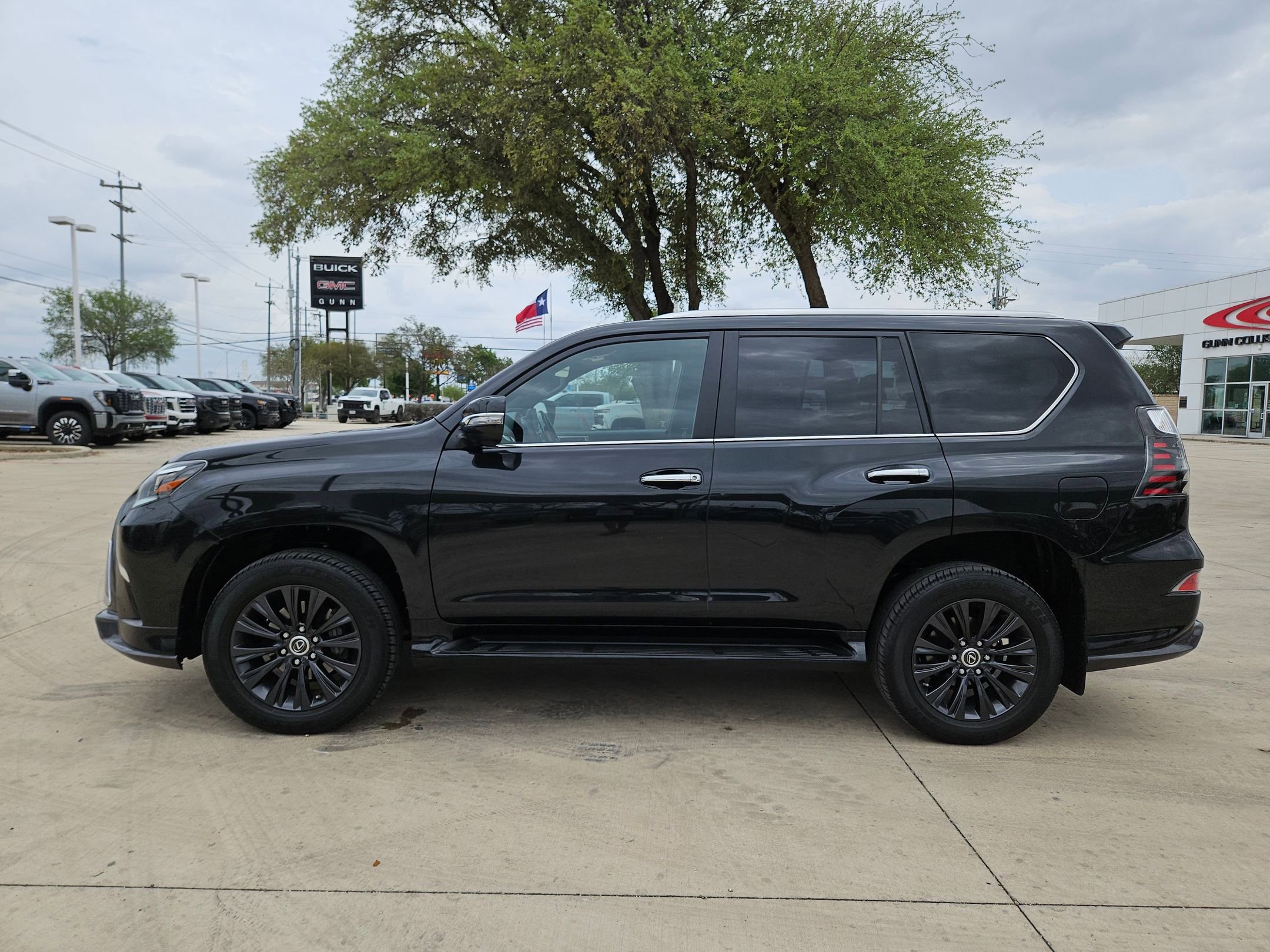 Used 2023 Lexus GX 460 Luxury w/ Sport Design Package image 6