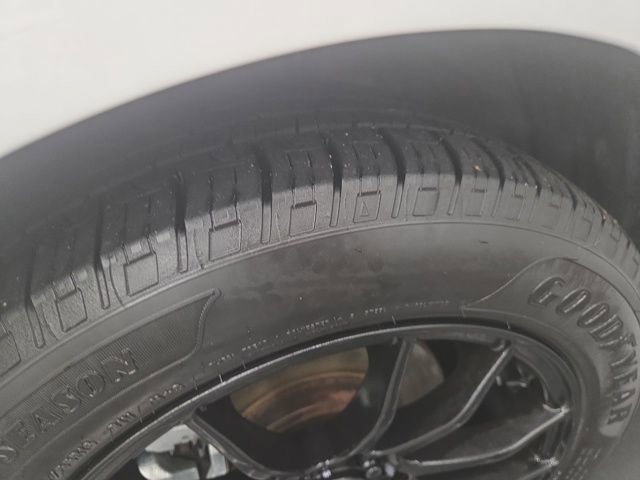 Used 2021 Toyota Corolla LE image 39