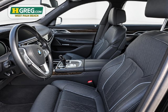 Used 2017 BMW 750i RWD image 10