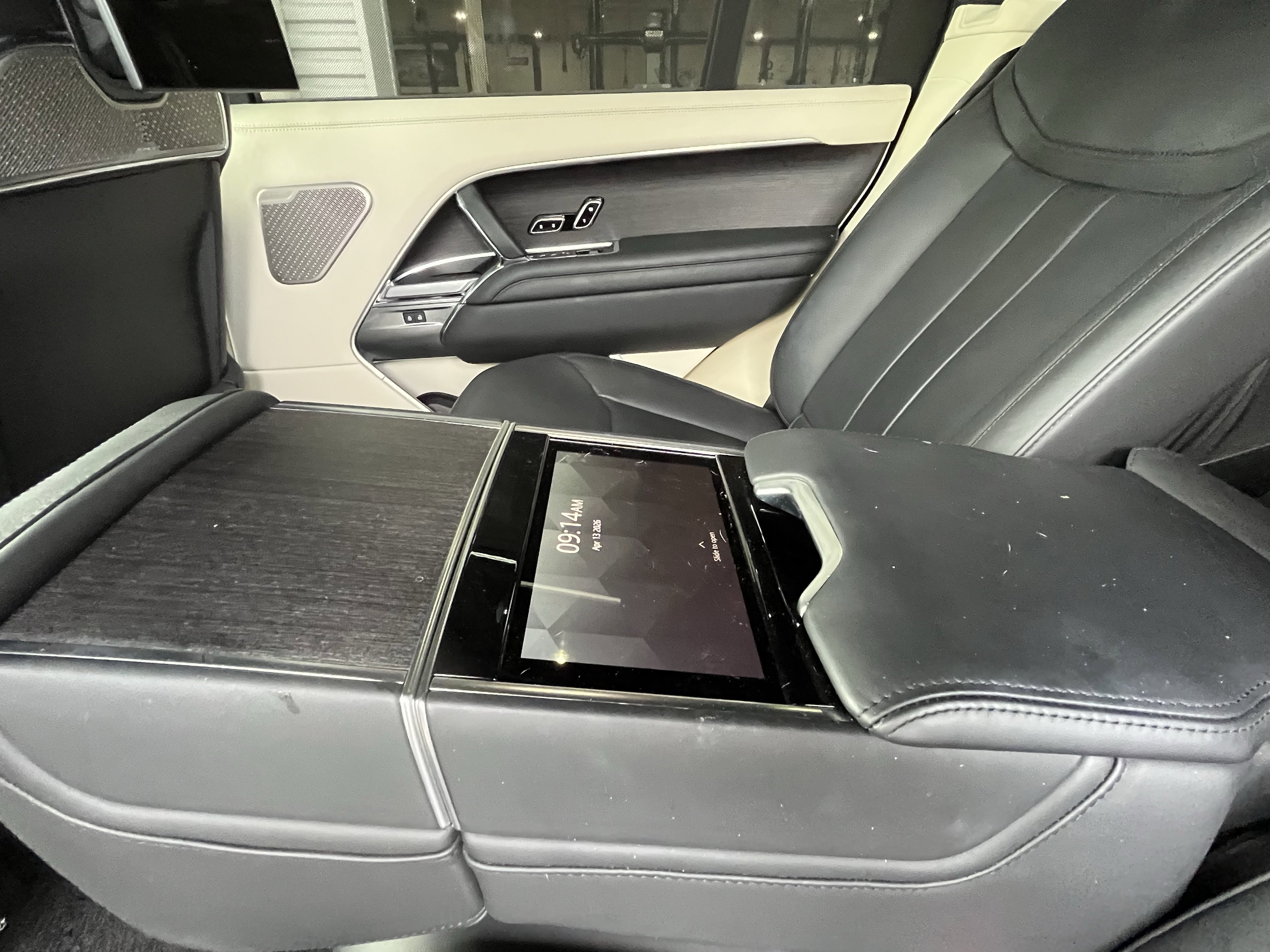 Certified 2024 Land Rover Range Rover Long Wheelbase Autobiography image 29