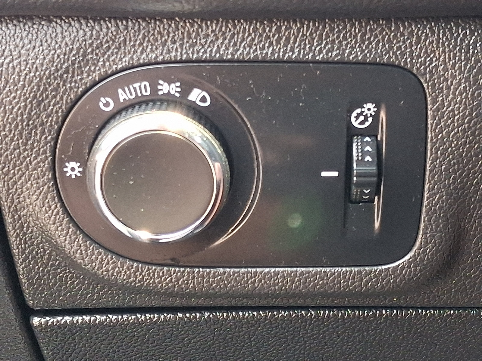 Certified 2017 Chevrolet Cruze Premier FWD image 27