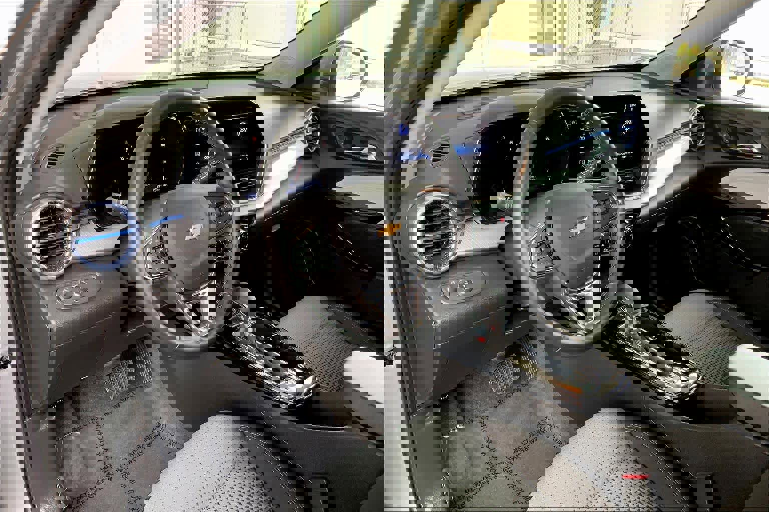 Used 2025 Chevrolet Trax LT w/ LT Convenience Package image 18