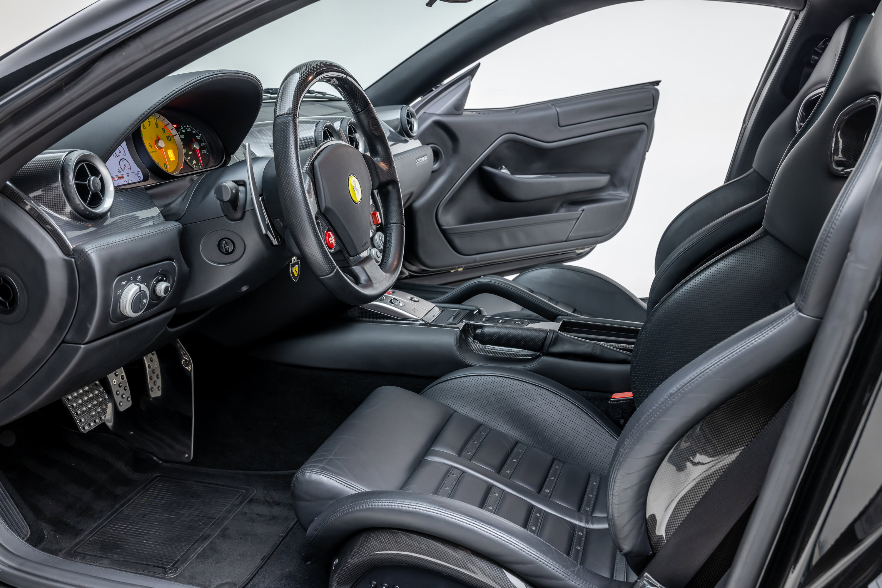 Used 2007 Ferrari 599 GTB Fiorano RWD image 17