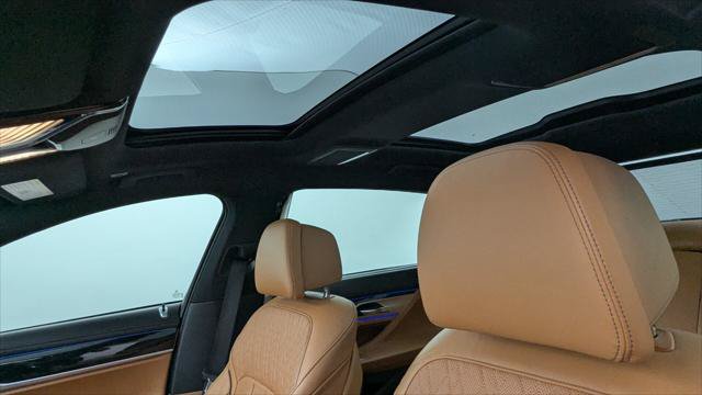 Used 2019 BMW 750i w/ Executive Package RWD image 30