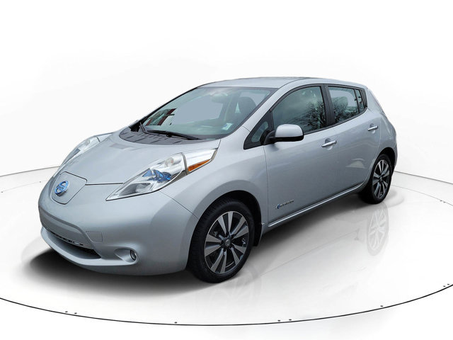 Used 2015 Nissan Leaf SL w/ Premium Package image 4