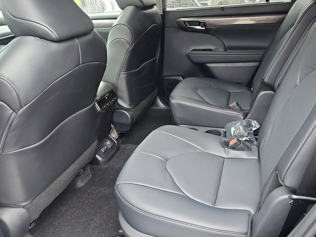 New 2026 Toyota Highlander Limited AWD/4WD image 24