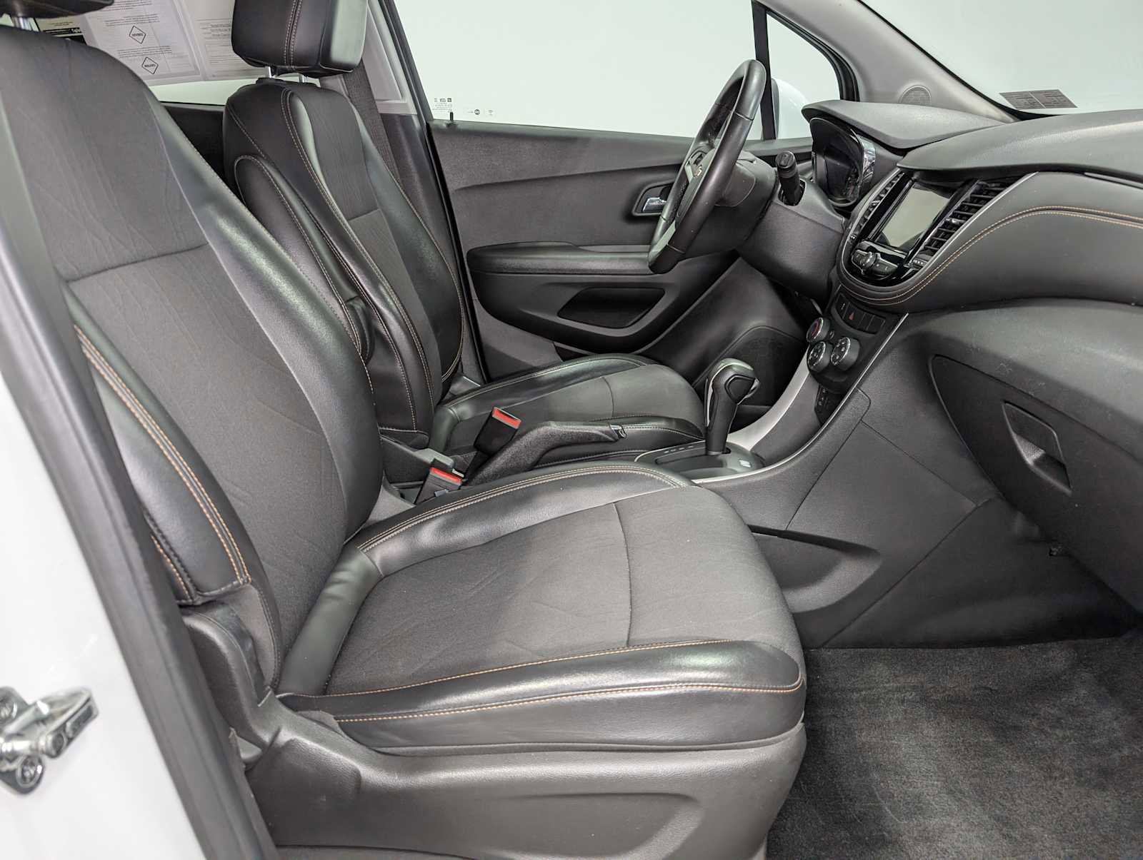 Used 2018 Chevrolet Trax LT w/ LT Convenience Package AWD/4WD image 40