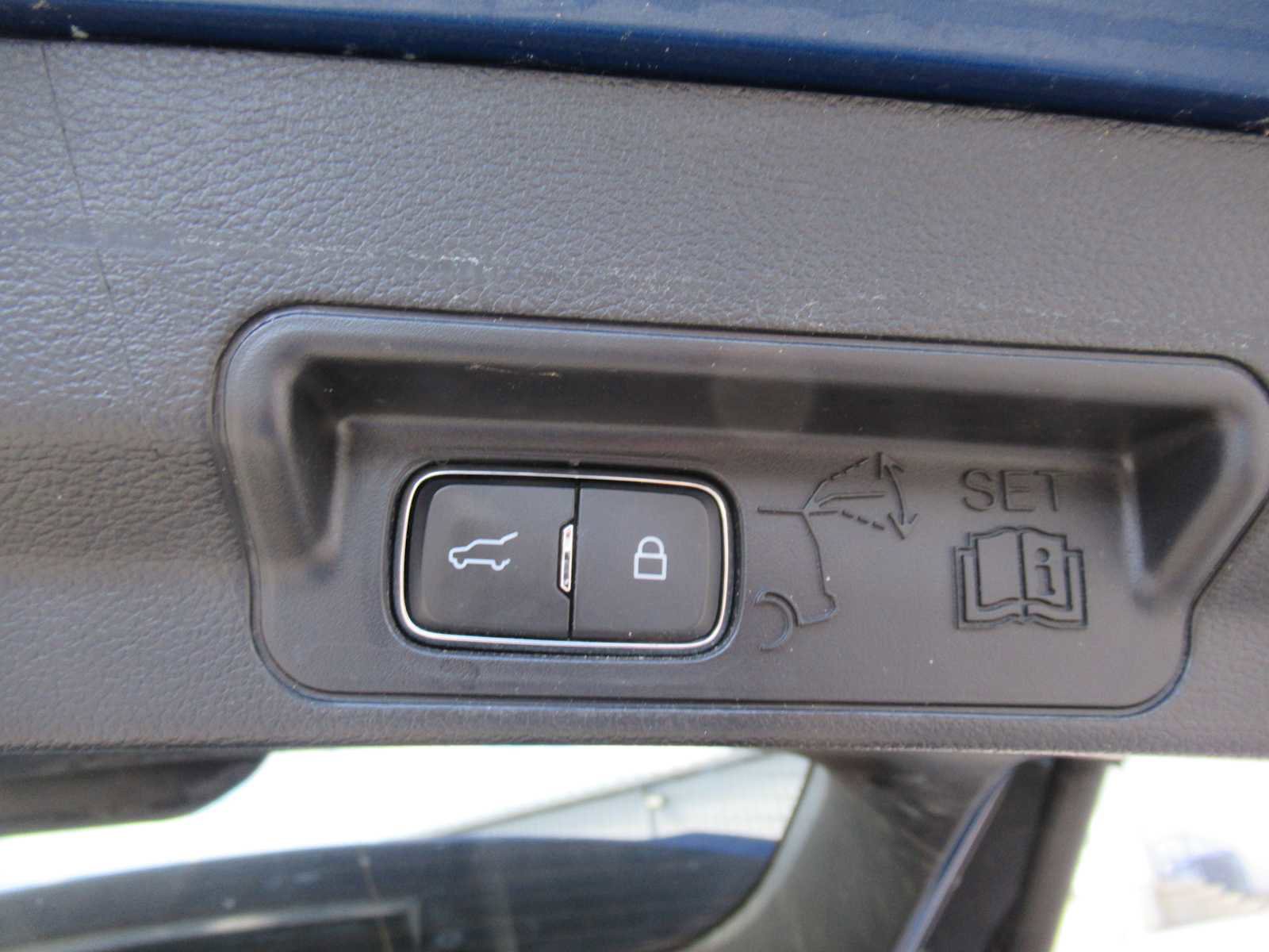 Used 2022 Ford Explorer XLT w/ Equipment Group 202A image 20