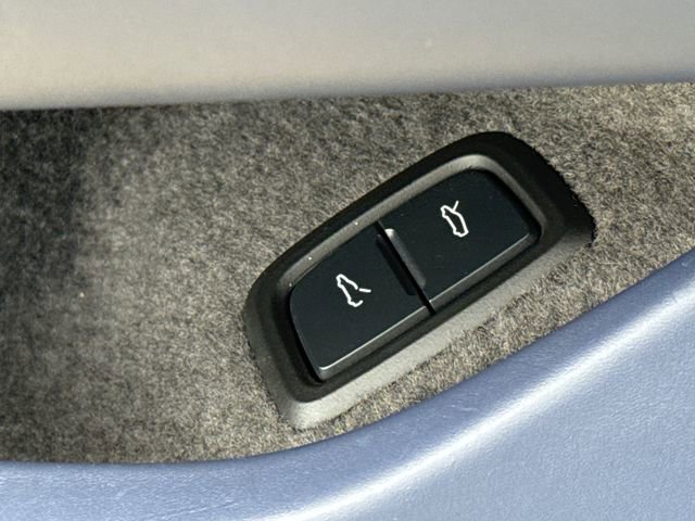 Used 2021 Chevrolet Corvette Stingray Convertible w/ 1LT image 18