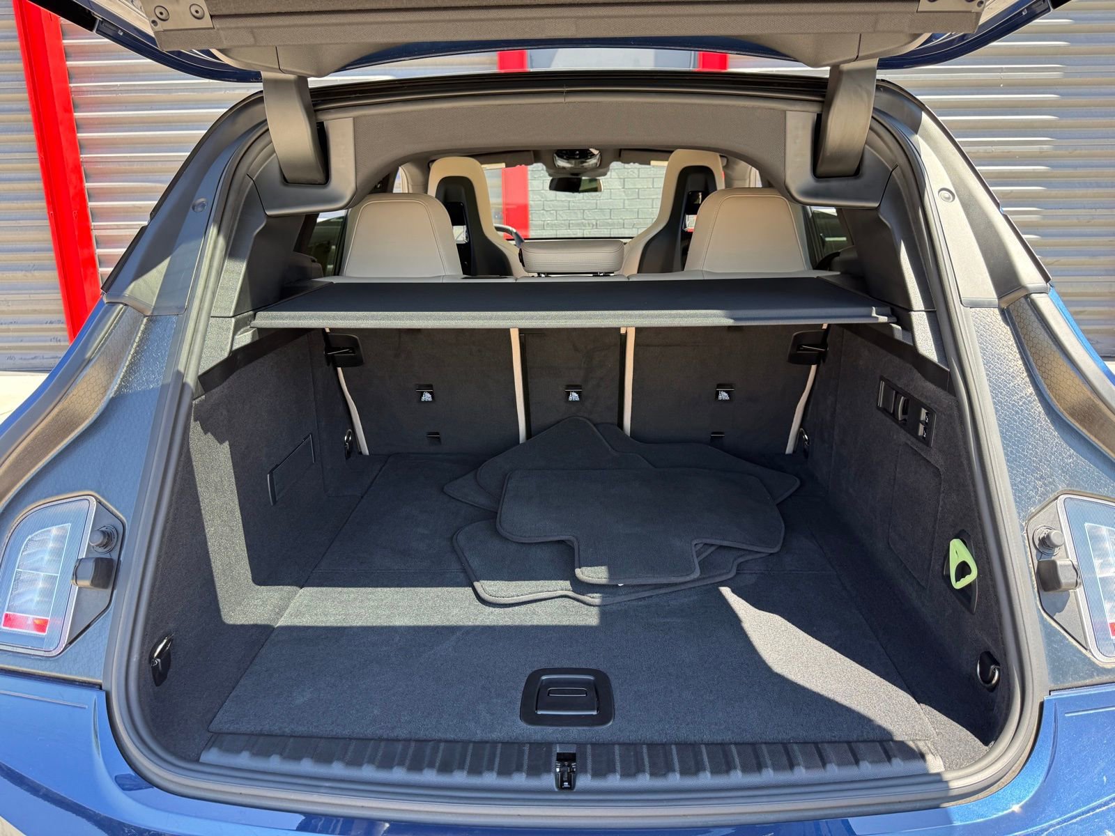 Used 2024 BMW iX xDrive50 w/ Premium Package image 31