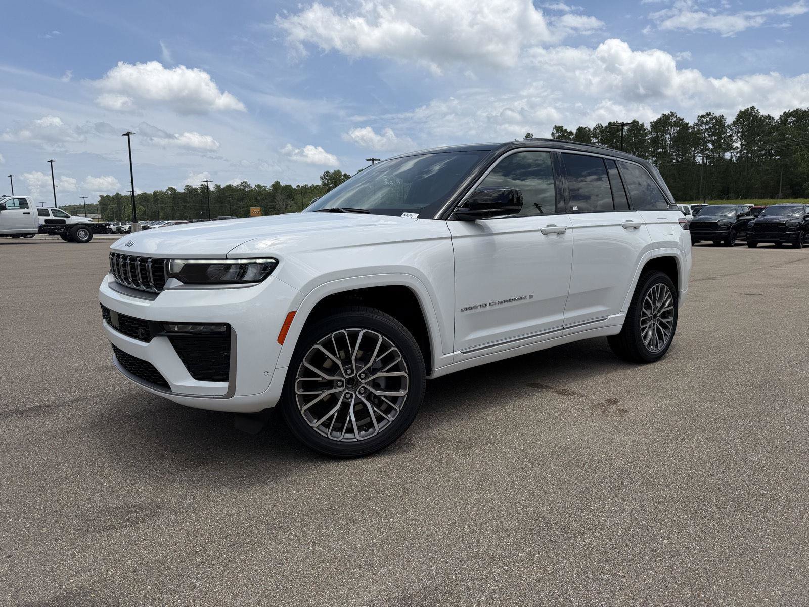 New 2026 Jeep Grand Cherokee Summit AWD/4WD image 1