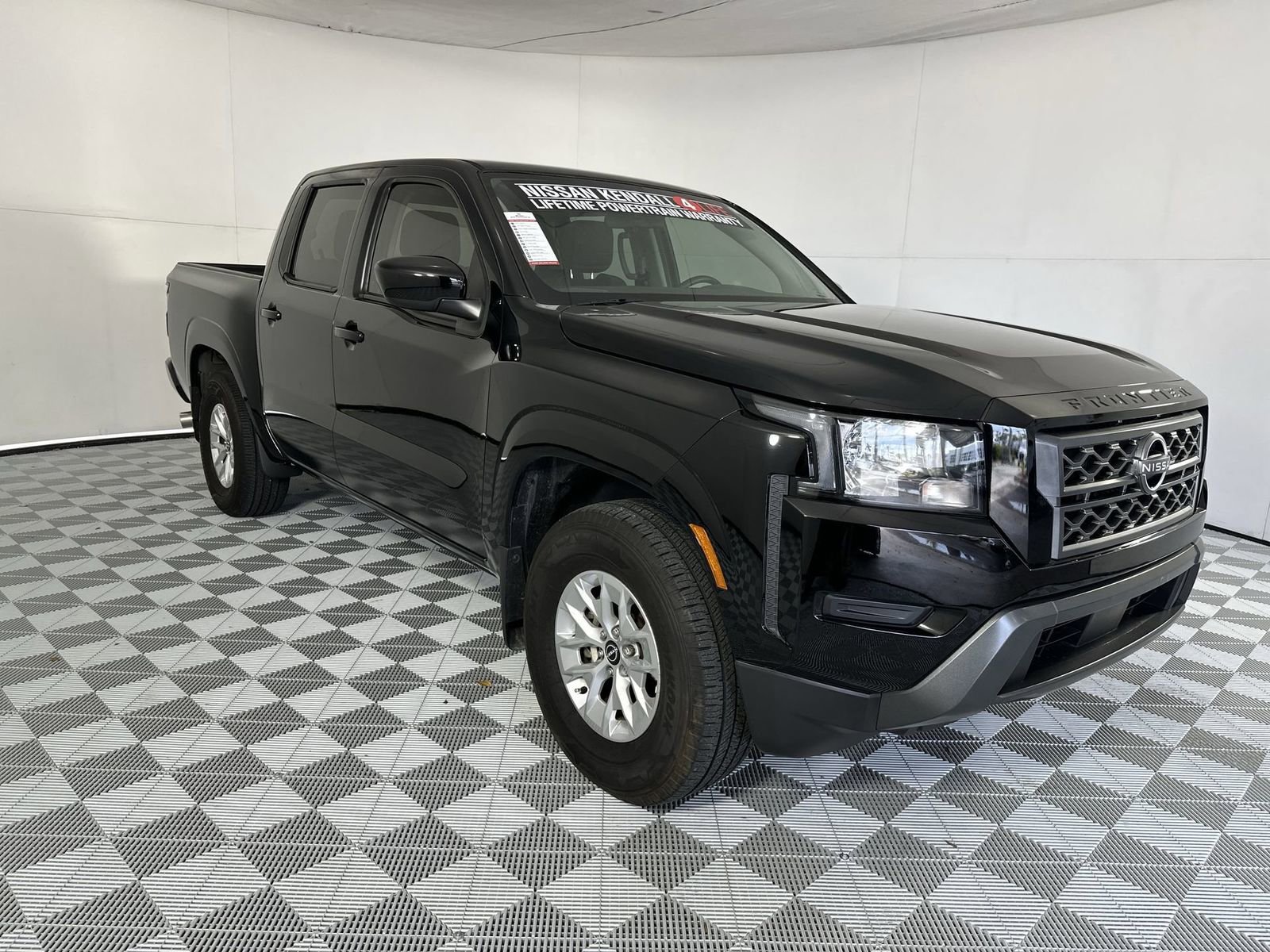 Used 2024 Nissan Frontier SV w/ Technology Package image 2