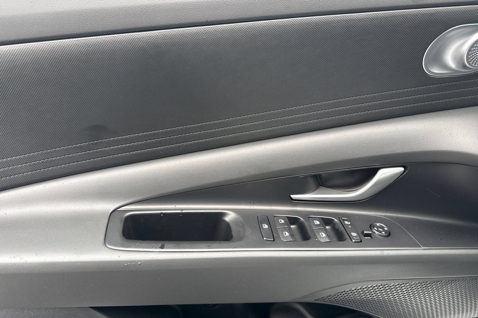 New 2026 Hyundai Elantra Hybrid FWD image 10