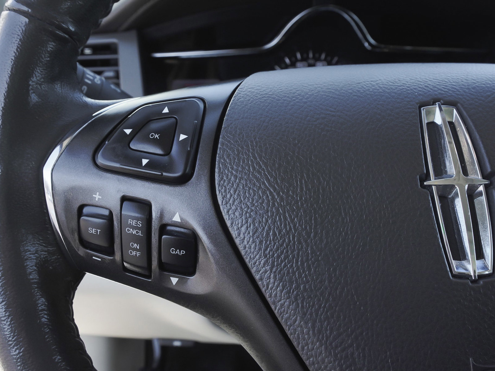 Used 2013 Lincoln MKS AWD image 20