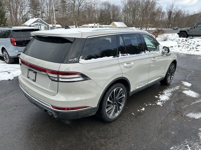 Used 2023 Lincoln Aviator Reserve w/ Equipment Group 201A image 5