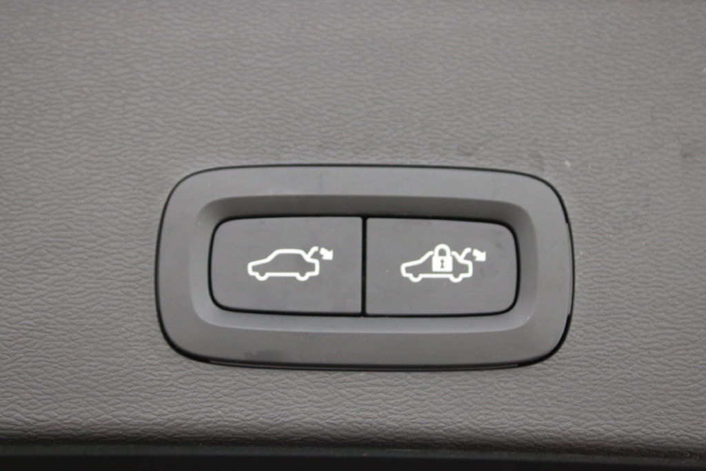 Used 2026 Volvo XC40 B5 Plus AWD/4WD image 32