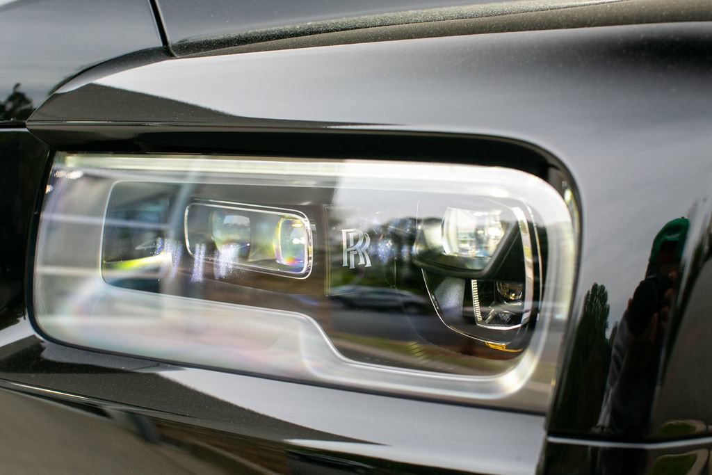 Used 2022 Rolls-Royce Cullinan Black Badge image 17